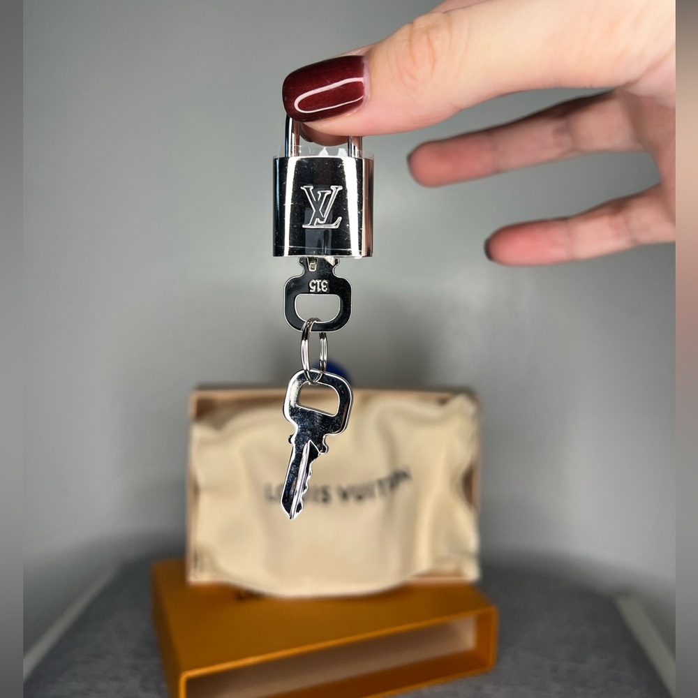 Louis Vuitton #315 Rare Silver Plated Pad Lock Lock & 2 Keys Authentic